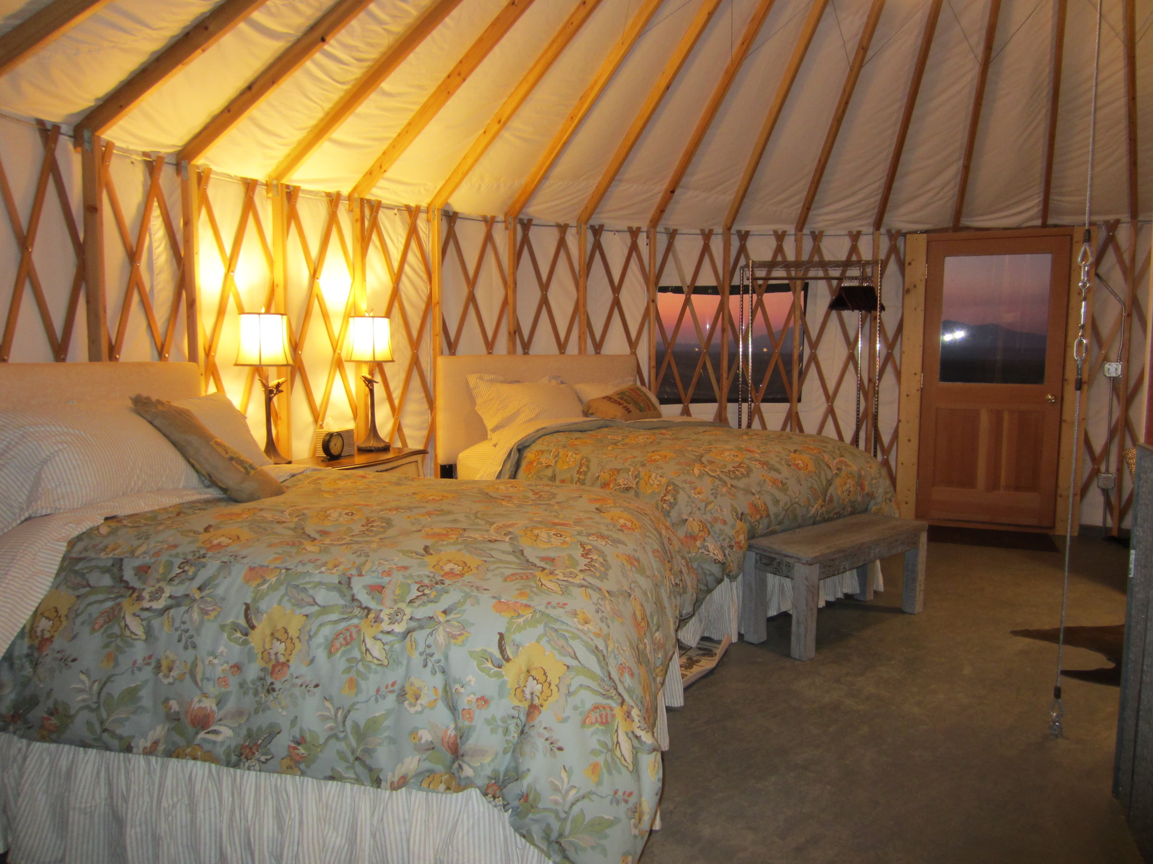 2 beds in a yurt